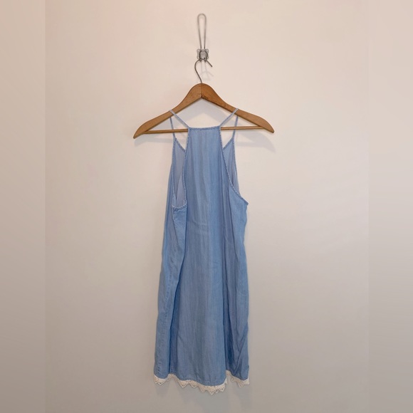 Paper Crane Chambray and Lace Dress - Picture 2 of 5